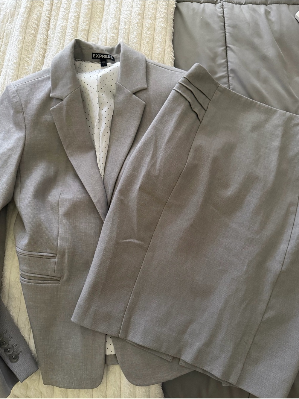 Express Light Gray Women's Skirt suit. EUC size 4 like new